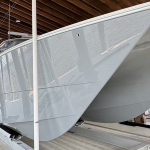 HULL PRO: HIGH-GLOSS DURABILITY ON A 47' FREEMAN